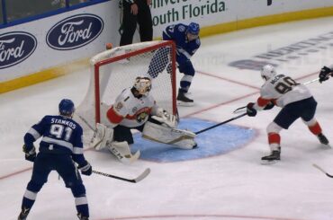 Yanni Gourde buries pretty give-and-go with Stamkos