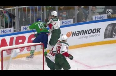 Pedan tasty hits Bashkirov into the board