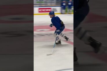 William Nylander tillbaka på is i Sverige! 🇸🇪 Nylander back on the ice in Sweden #nhl #GlobalSeries