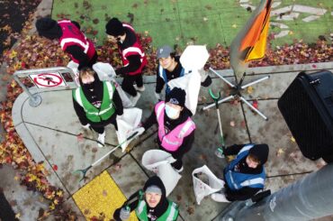 Winterhawks in the Community - SOLVE Oregon Cleanup Event