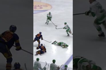 Gregor Biber rejäla smällar mot huvudet (Rögle BK mot Djurgården Hockey) (#Shorts)