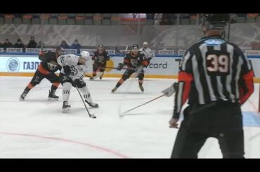 Sedlak dekes first huge SHG