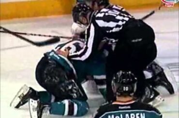 Hockeyfighters.cz  James Livingston vs Andy Andreoff.wmv