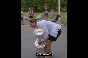 ⭐️😻 All-Star on and off the ice: Sam Reinhart takes The Cup to see some very important fans 🏆😻