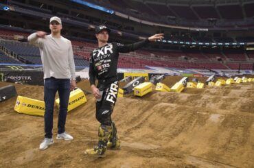 Parayko checks out Supercross