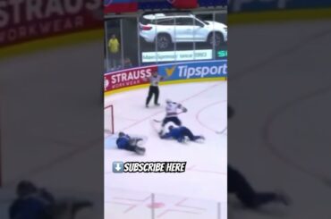 “FORE!?” Team USA’s Matt Boldy records his 4th goal of the tournament! @crashthenet0073