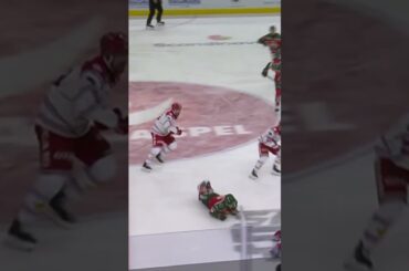 Max Friberg utvisning för filmning (Frölunda HC mot Timrå IK) (#Shorts)