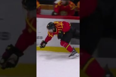 Bobby Trivigno filmar (Brynäs IF mot Färjestad BK i Monitor ERP Arena i SHL i Sverige) (#Shorts)
