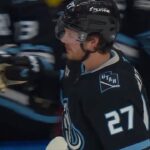 Mammoth's Barrett Hayton Capitalizes after Stuart Skinner mishandles dump-in