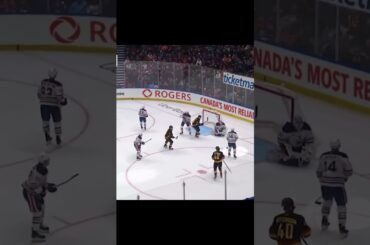 Filip Hronek with an assist vs Oilers (27/10/2025)