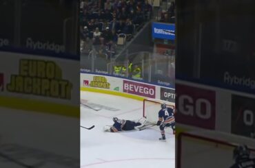 Snygg räddning av Ludvig Persson (Växjö Lakers HC mot Djurgården Hockey i SHL i Sverige) (#Shorts)