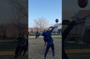 The craziest one hand catch of all time🤯!! #football #viral #sports #shorts