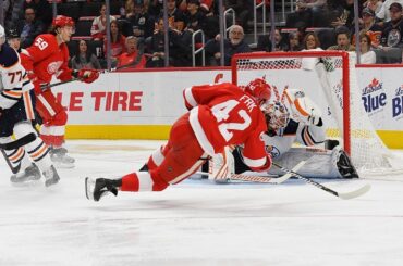 Mikko Koskinen flashes the leather to rob Frk