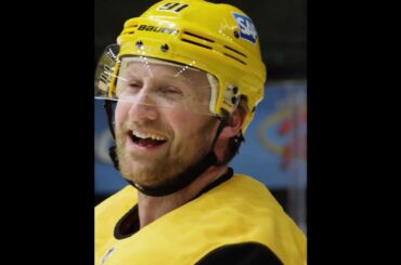 Stamkos is mic'd up for Global Series practice 🎤