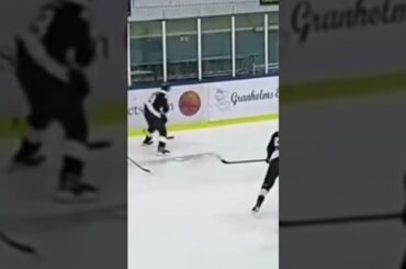 Snygga mål i ishockey (Filip Lindberg i Sunne IK i HockeyTvåan C i Sverige) (#Shorts)
