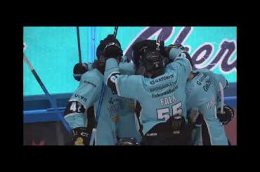 Oskari Salminen ei saa silmiään kiinni, kun Aaro Chrons paukauttaa uransa avausmaalin