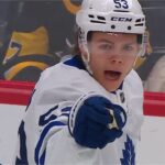 Maple Leafs' William Nylander Sets Up Easton Cowan For One-Timer On Nice Passing Play