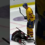 Axel Sundberg skjuter Fredrik Händemark i ansiktet (Malmö Redhawks mot Djurgården Hockey) (#Shorts)