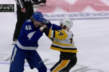 Solide combat entre Boko Imama et Curtis Douglas