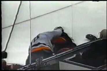 Steve Montador vs Dave Scatchard