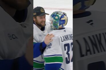 Lankinen perfect in the shootout to secure the W. 🚫
