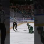 Magnus Nygren fångar pucken (Färjestad BK mot Linköping HC Löfbergs Arena i SHL i Sverige) (#Shorts)