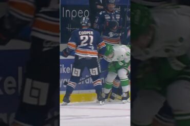 Brian Cooper tacklar Simon Zether två gånger (Växjö Lakers HC mot Rögle BK Vida Arena SHL) (#Shorts)