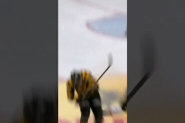 Luke Witkowski tacklar Lars Bryggman (Brynäs IF mot Skellefteå AIK i SHL i Sverige) (#Shorts)