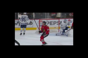 Colton Dach gets a stick on it as the Chicago Blackhawks take the late lead! 🚨#nhl