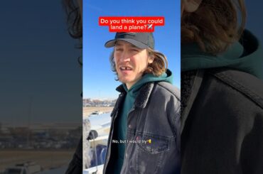 Could you Land a Plane? Blackhawks edition 😆 #nhl #hockey #fyp