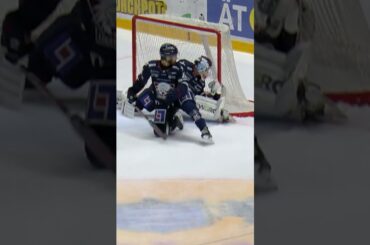 Mål eller inte? (Frölunda HC mot Linköping HC i Saab Arena i Linköping i SHL i Sverige) (#Shorts)