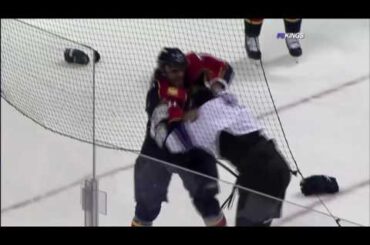 Wayne Simmonds vs Kenndal McArdle Nov 16, 2009