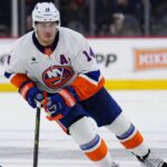 Islanders' Bo Horvat Snipes His 21st Of The Year From One Knee
