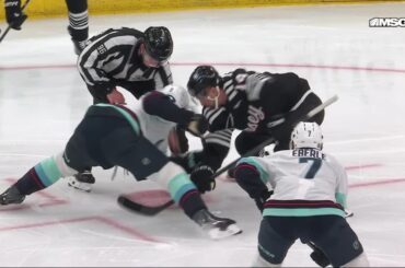 Jared McCann scores a powerplay goal against the New Jersey Devils