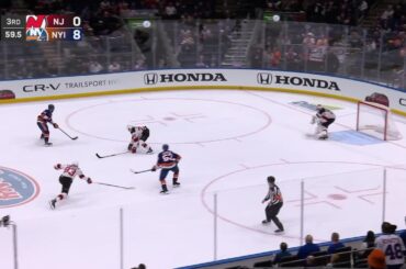 Casey Cizikas scores a goal against the New Jersey Devils