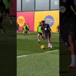 😍 Lamine Yamal régale à l'entraînement avec l'équipe du Barça #football #shorts