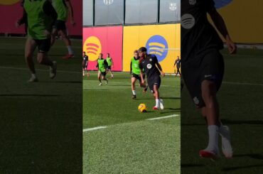 😍 Lamine Yamal régale à l'entraînement avec l'équipe du Barça #football #shorts