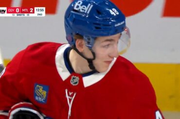 Phillip Danault alimente Lane Hutson et le CH double son avance face aux Flames