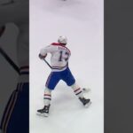 Josh Anderson profite d’un cadeau de Leevi Meriläinen! 🎁