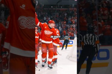 James van Riemsdyk nets a between-the-legs beauty vs. Ottawa