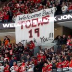 Standing Ovation for #19 | Chicago Blackhawks