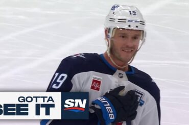 Gotta See It: Jonathan Toews Honoured In His Return To Chicago