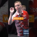 Verrückt: was für eine Wurftechnik 😳😳 #darts #shorts Darts Dart 🔥🎯