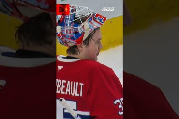 Samuel Montembeault voudra oublier cette séquence… 😬🎁