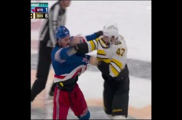 🥊🥊 Mark Kastelic and Sam Carrick throw down off the draw at centre ice