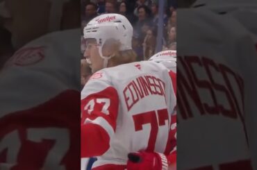Simon Edvinsson TIES IT UP for the Red Wings ‼️