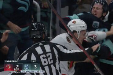 Alex Formenton vs Haydn Fleury Apr 18, 2022