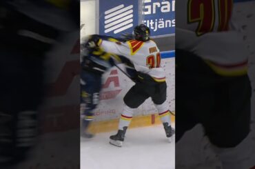 Tyler Vesel skadad (Brynäs IF mot HV71 i Husqvarna Garden i Jönköping i SHL i Sverige) (#Shorts)