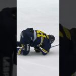 Riley Woods skadad (HV71 mot Brynäs IF i Husqvarna Garden i Jönköping i SHL i Sverige) (#Shorts)