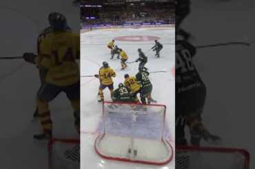 Snygg räddning av Emil Larmi (Färjestad BK Djurgården Hockey Löfbergs Arena SHL i Sverige) (#Shorts)